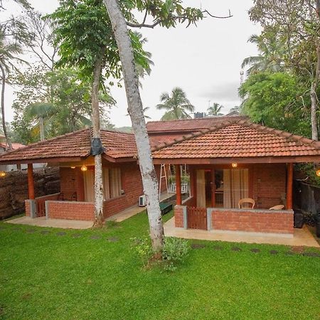 Hotel Click Hiriketiya Dikwella Exterior foto