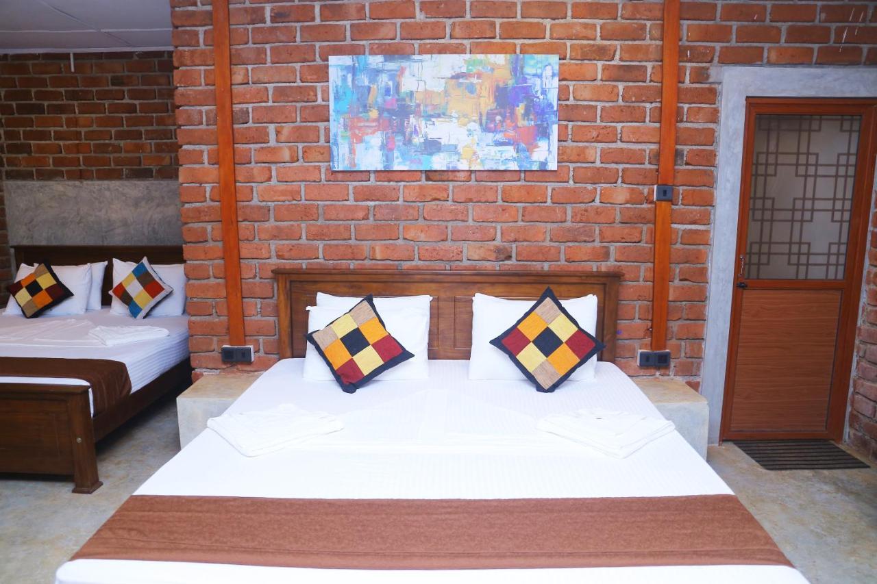 Hotel Click Hiriketiya Dikwella Exterior foto