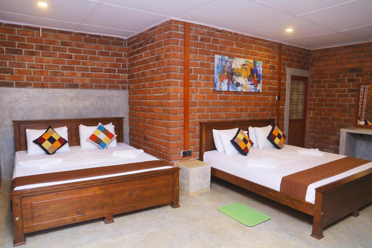Hotel Click Hiriketiya Dikwella Exterior foto