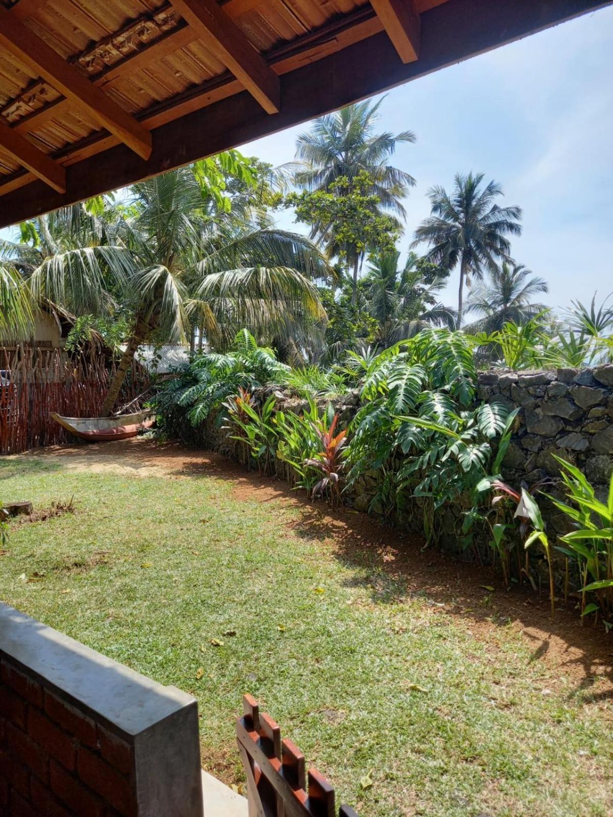Hotel Click Hiriketiya Dikwella Exterior foto